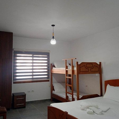 Villa Besnik, Rooms For Rent Vlorë Exterior foto
