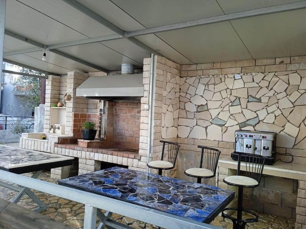 Villa Besnik, Rooms For Rent Vlorë Exterior foto