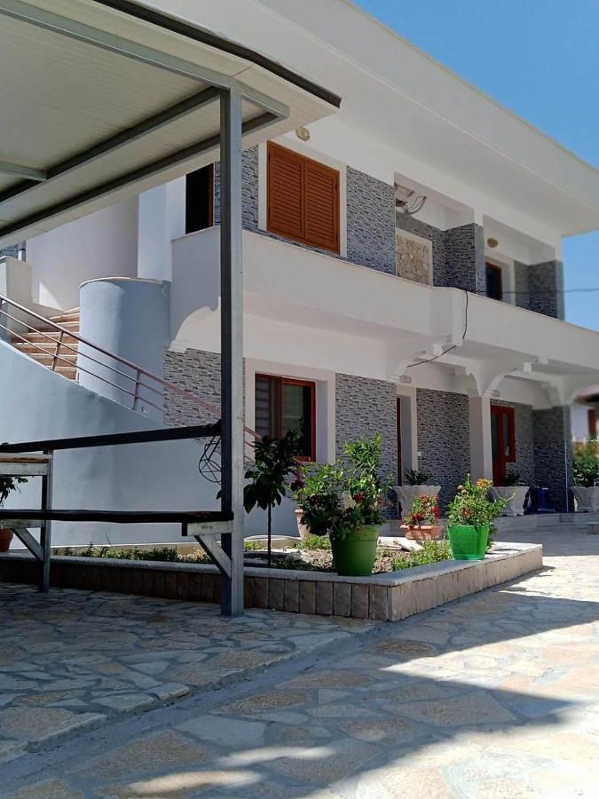 Villa Besnik, Rooms For Rent Vlorë Exterior foto