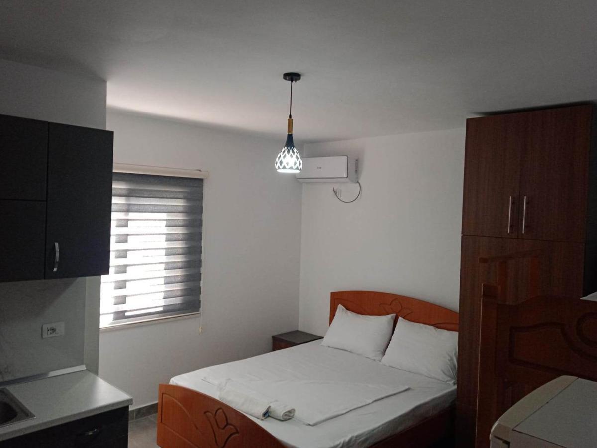 Villa Besnik, Rooms For Rent Vlorë Exterior foto